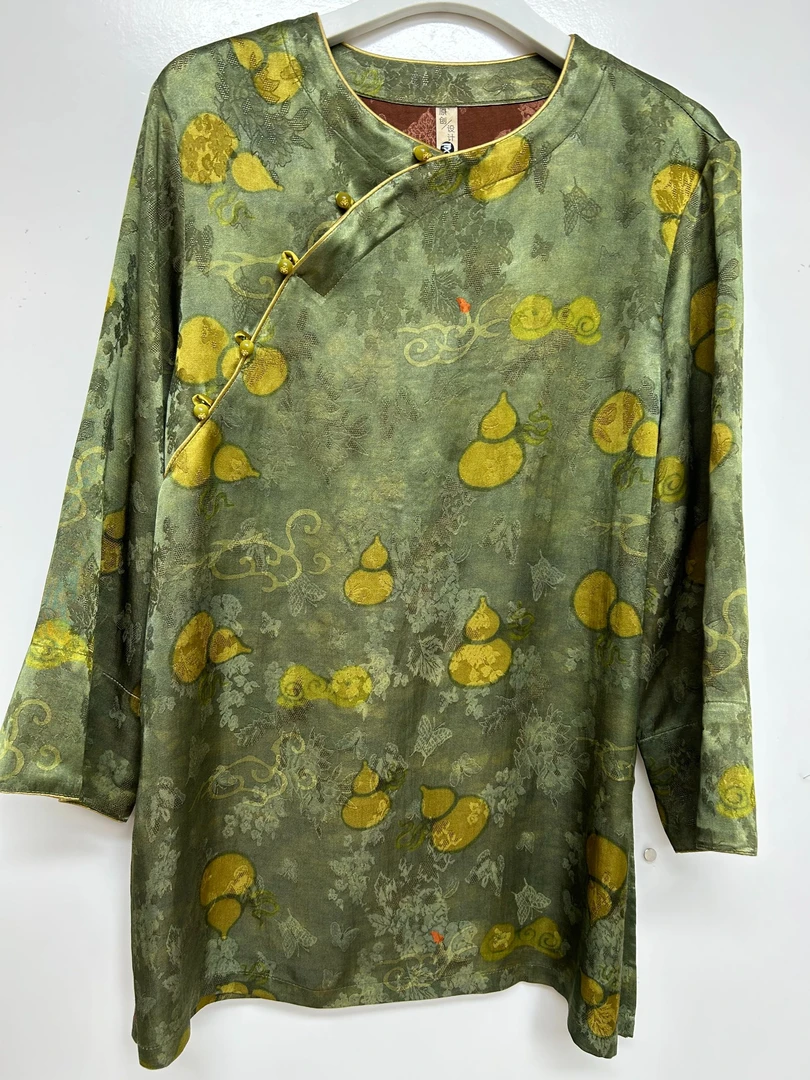 【8445】绿葫芦—2025新款圆领斜襟新中式长袖提花上衣