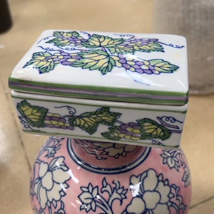 瓷片微瑕。。。。。。。。。。。。。