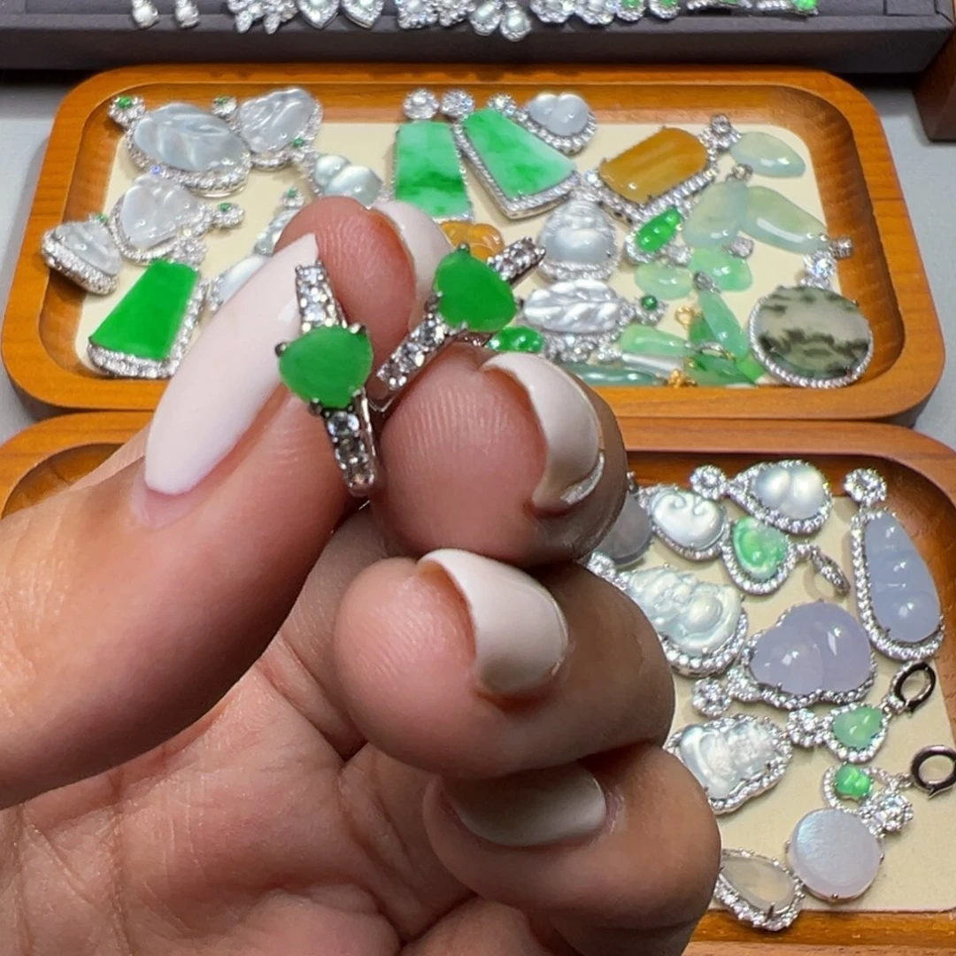 翡翠未镶嵌耳饰耳饰