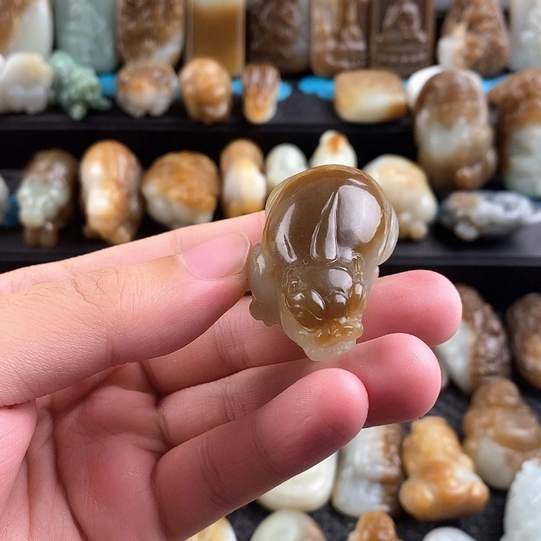 黑***长和田玉未镶嵌挂件