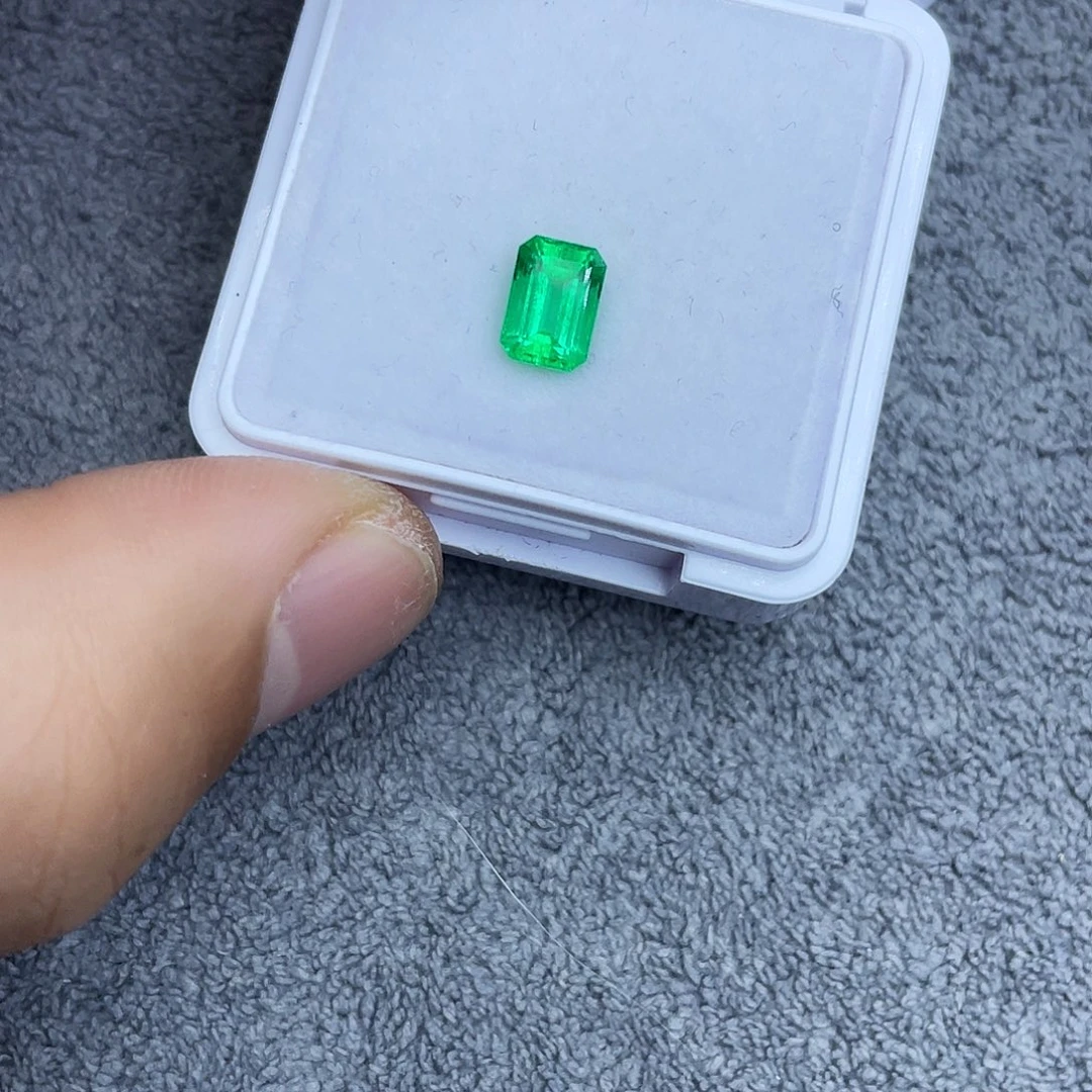 祖母绿裸石1.263Ct。