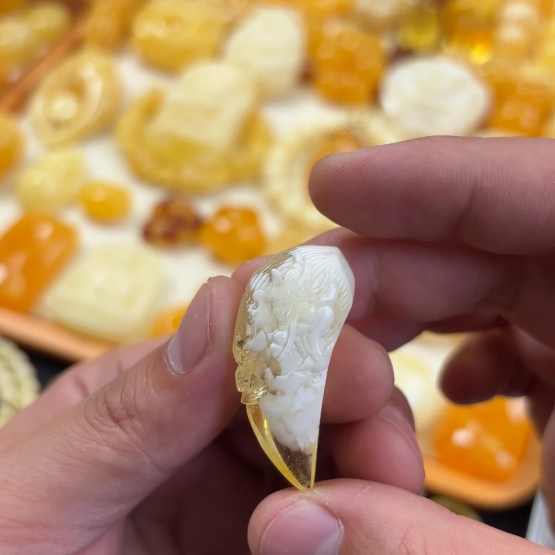 蜜蜡未镶嵌裸石龙牙