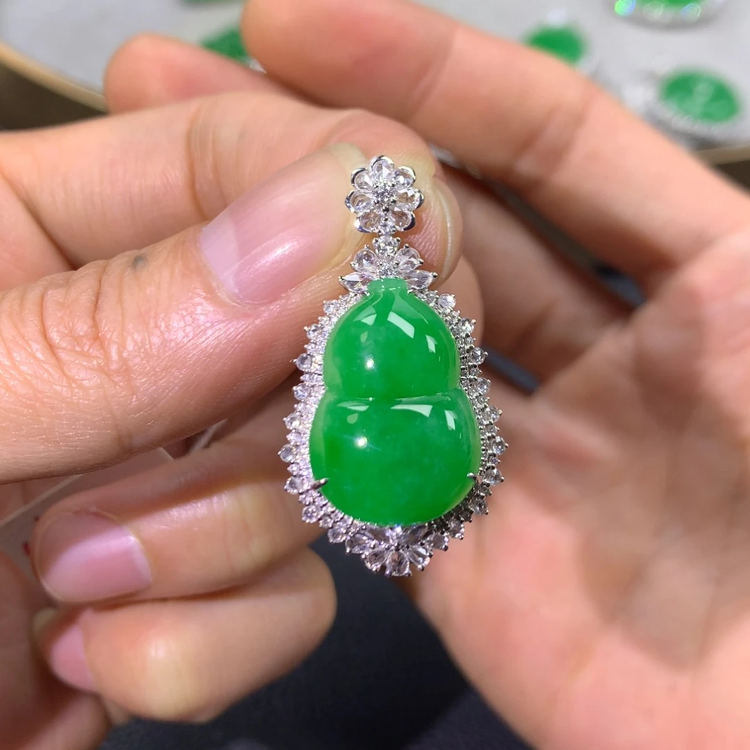 翡翠颈饰18K金镶嵌翡翠