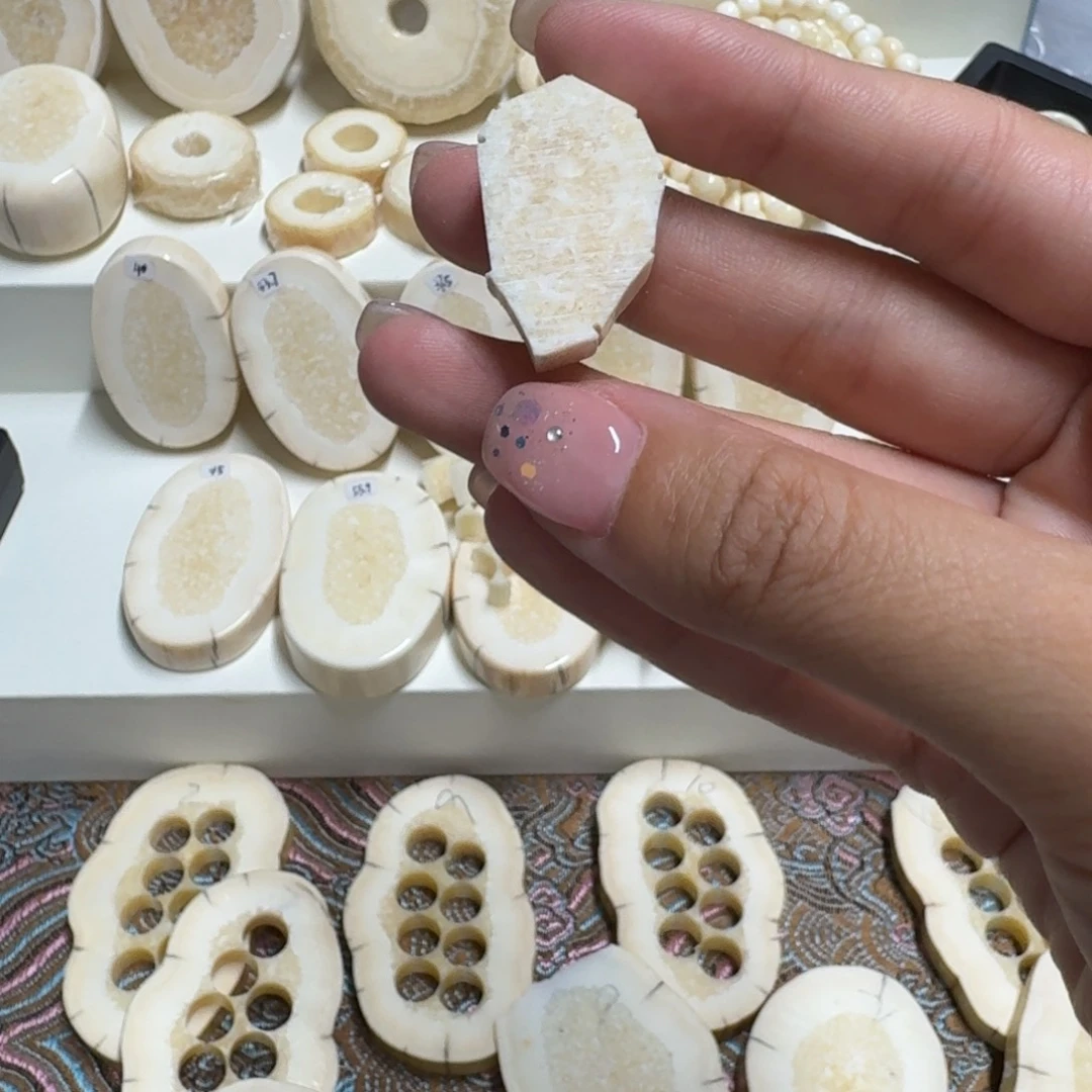 韶***间菩提籽类胖边角料