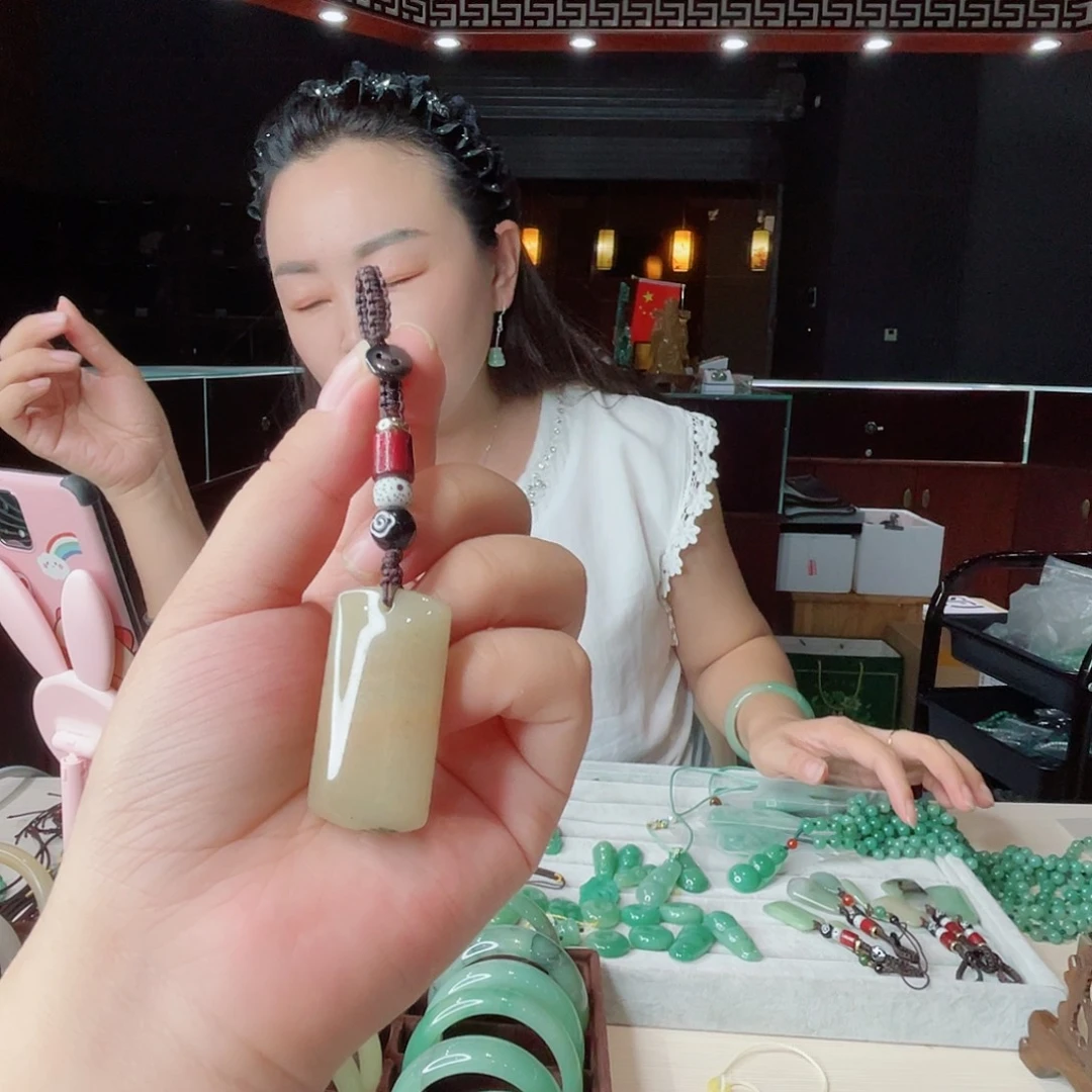 密玉（石英质玉）未镶嵌颈饰