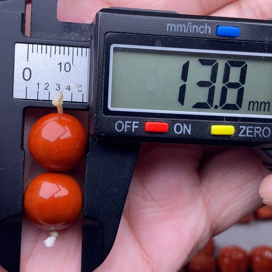 南红玛瑙配饰未镶嵌有瑕疵