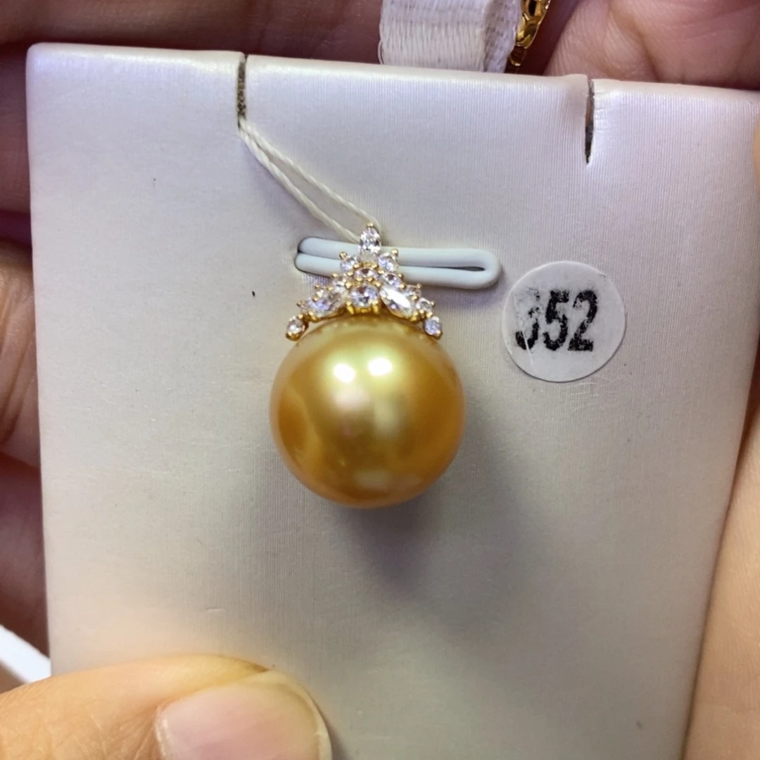 18K金镶嵌海水珍珠吊坠(不含链)