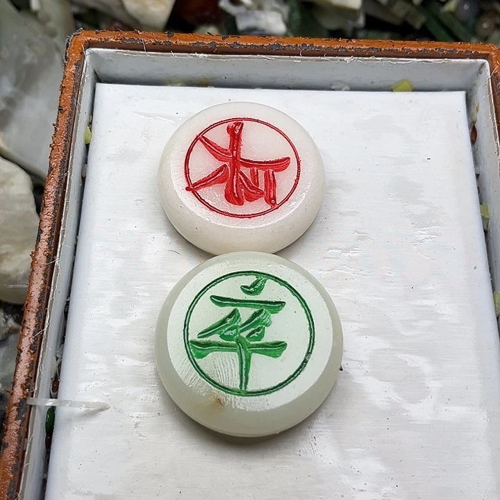 未镶嵌透闪石质玉珠宝奇石