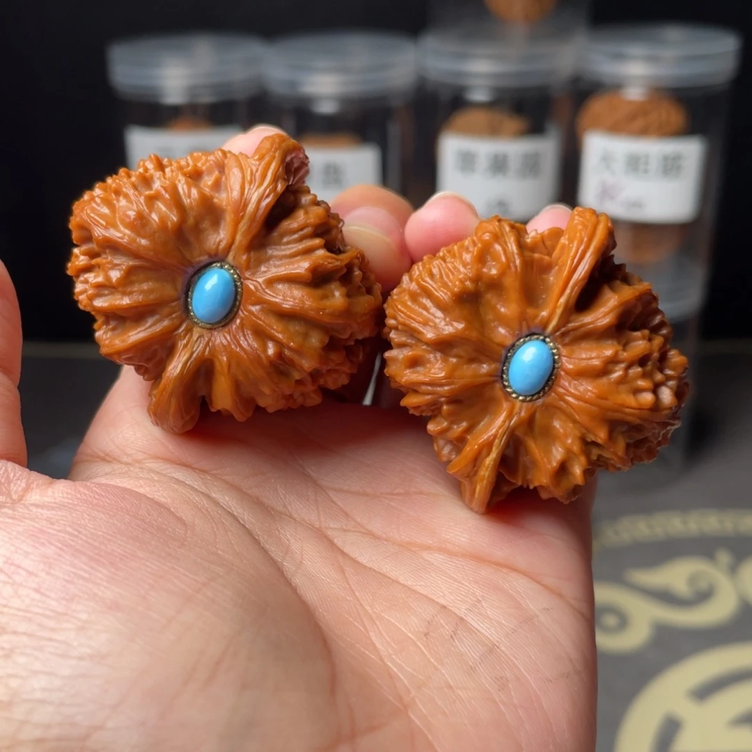 7***8文玩核桃吊坠43三角白