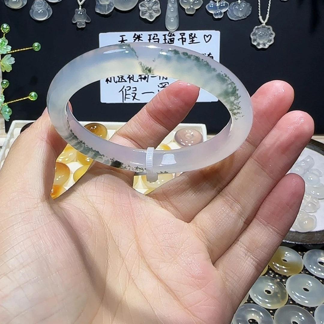 玛瑙/玉髓未镶嵌手镯58飘绿花