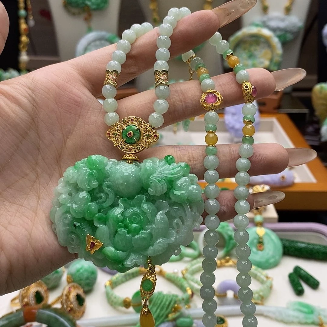 颈饰未镶嵌翡翠项链
