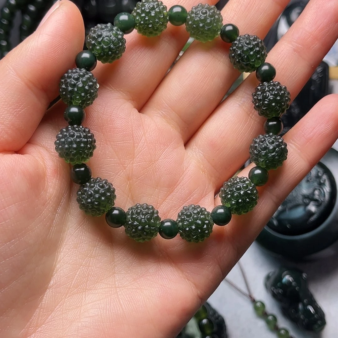 笑***开蛇纹石玉未镶嵌颈饰