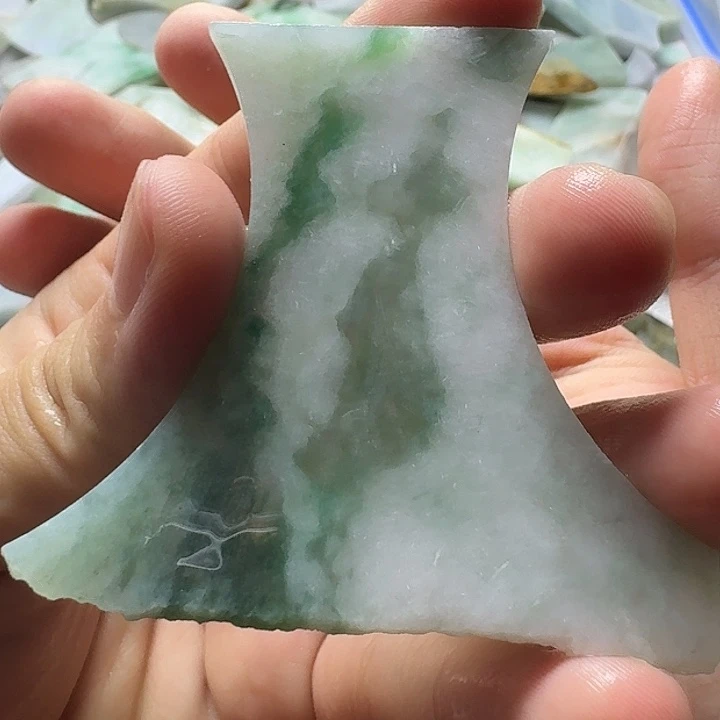 翡翠未镶嵌颈饰6799