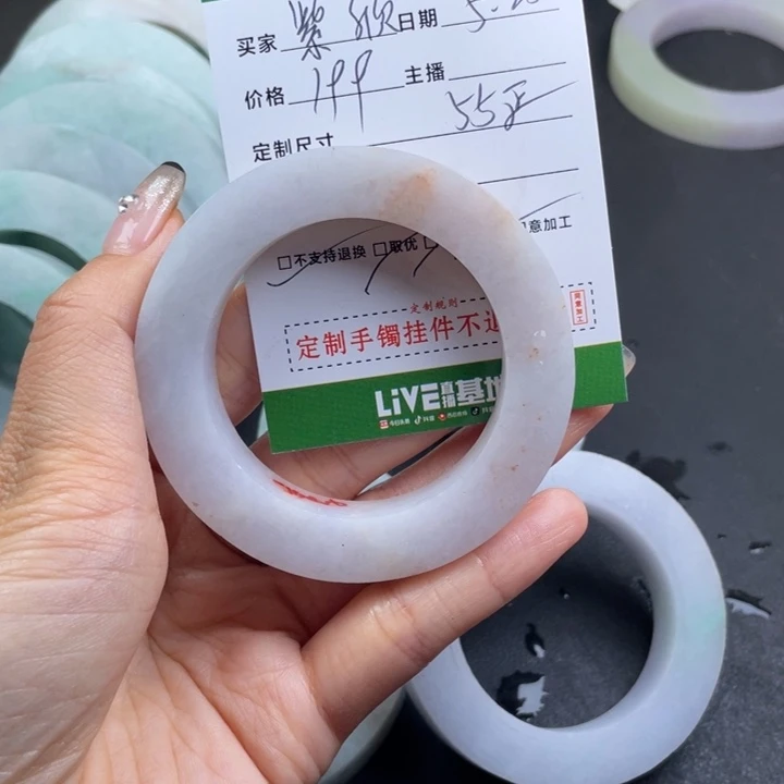 定制翡翠翡翠手镯未镶嵌?**欣