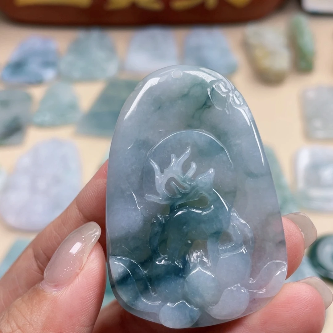 颈饰未镶嵌翡翠鹿牌