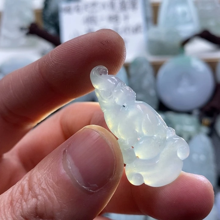 翡翠颈饰未镶嵌翡翠