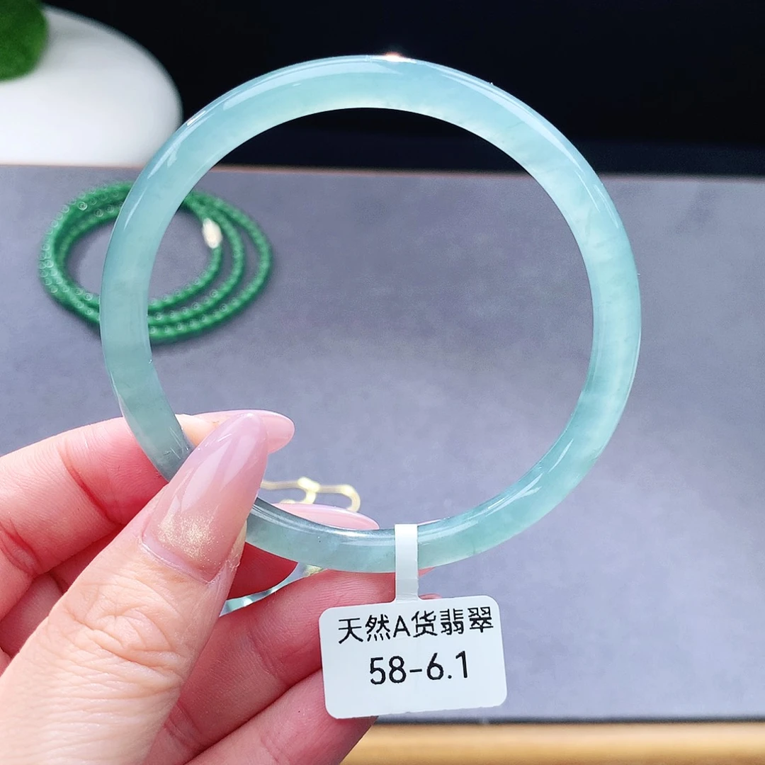未镶嵌手镯（圆镯）翡翠