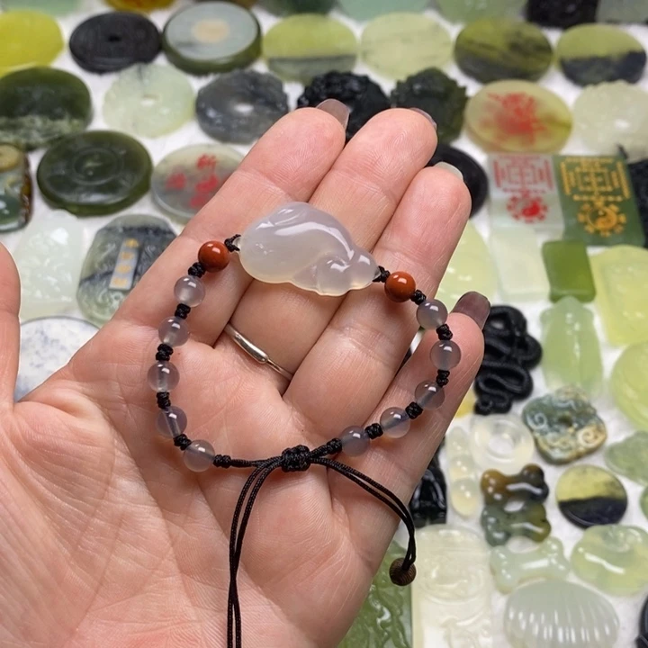 蛇纹石玉颈饰合金