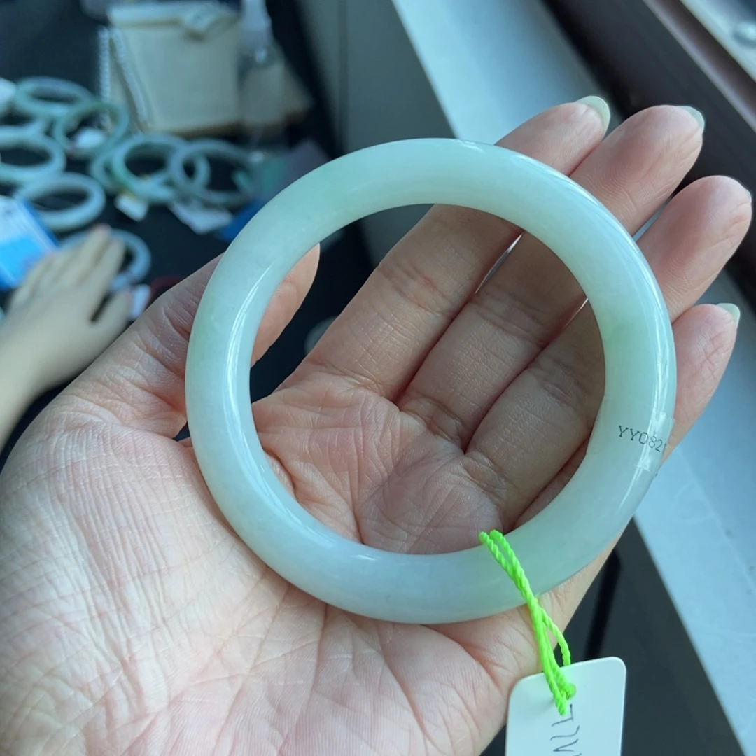 未镶嵌手镯翡翠山****里56圆条