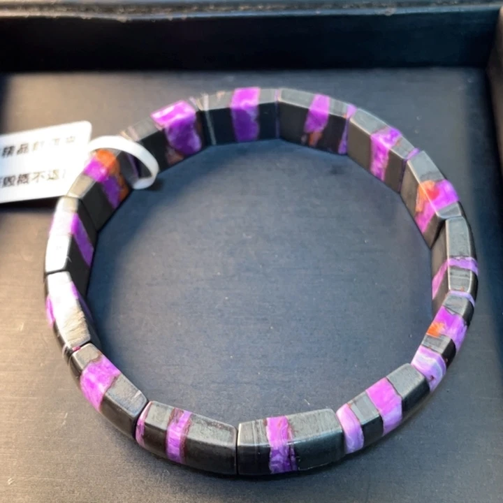 18K金镶嵌苏纪石（舒俱来）手牌