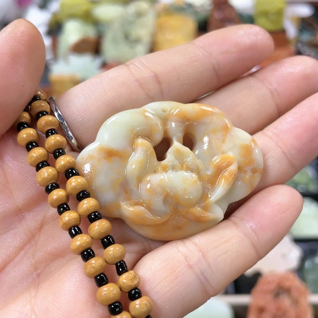 蛇纹石玉颈饰合金