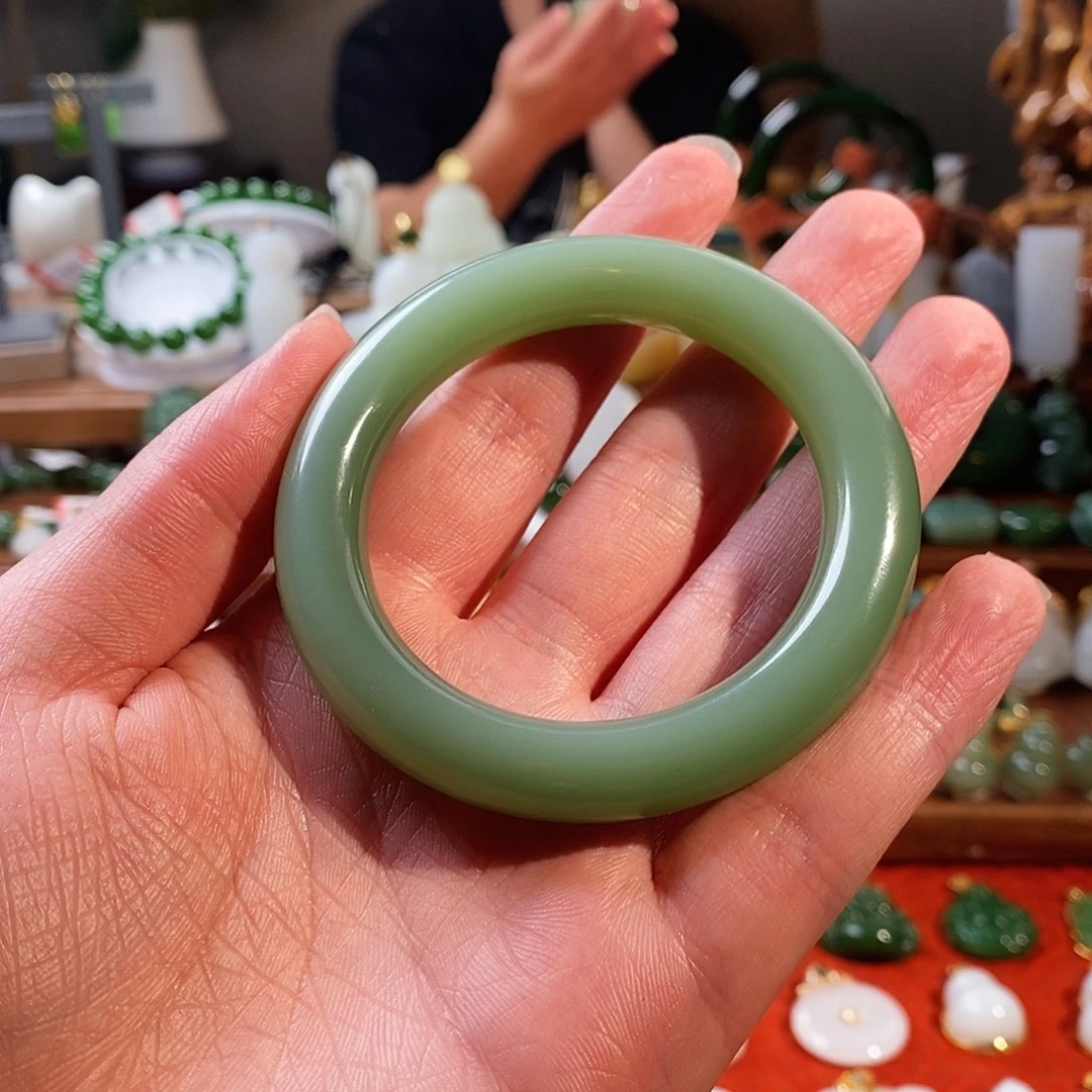 未镶嵌手镯和田玉（碧玉）