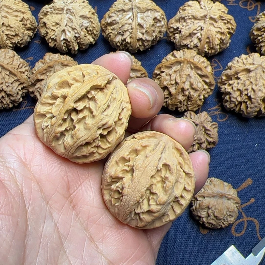 文玩核桃把件秦岭野生植物核桃