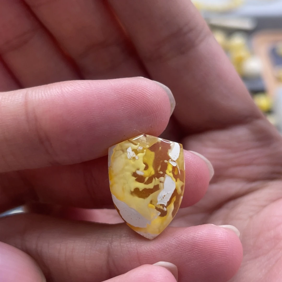 琥珀未镶嵌裸石蛋花汤