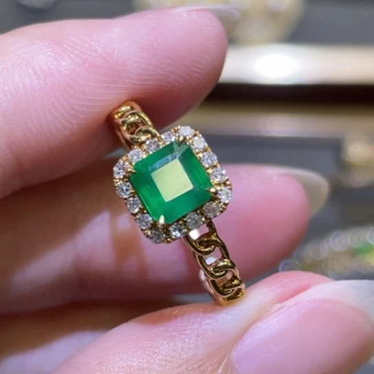 18K金镶嵌戒指祖母绿0.73ct