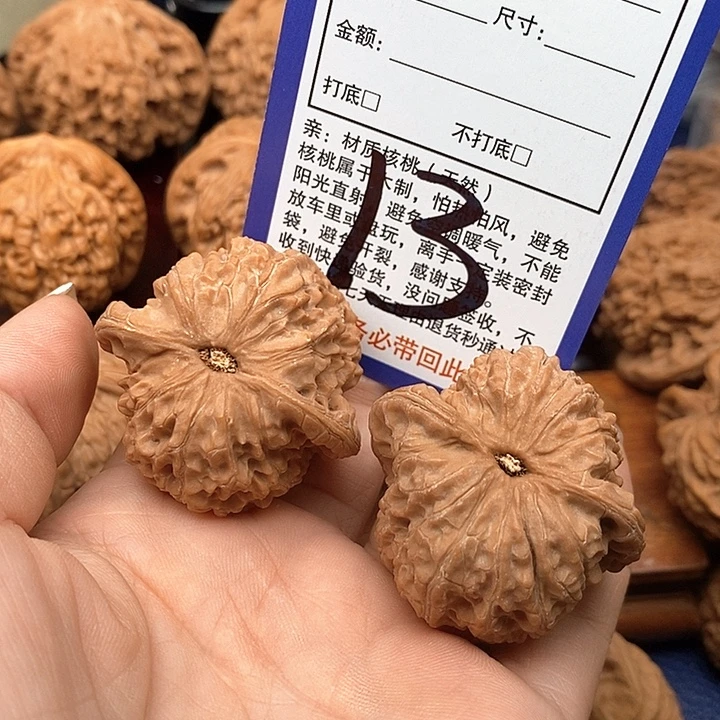 简***单吊坠桃核血麒麟狮子头40