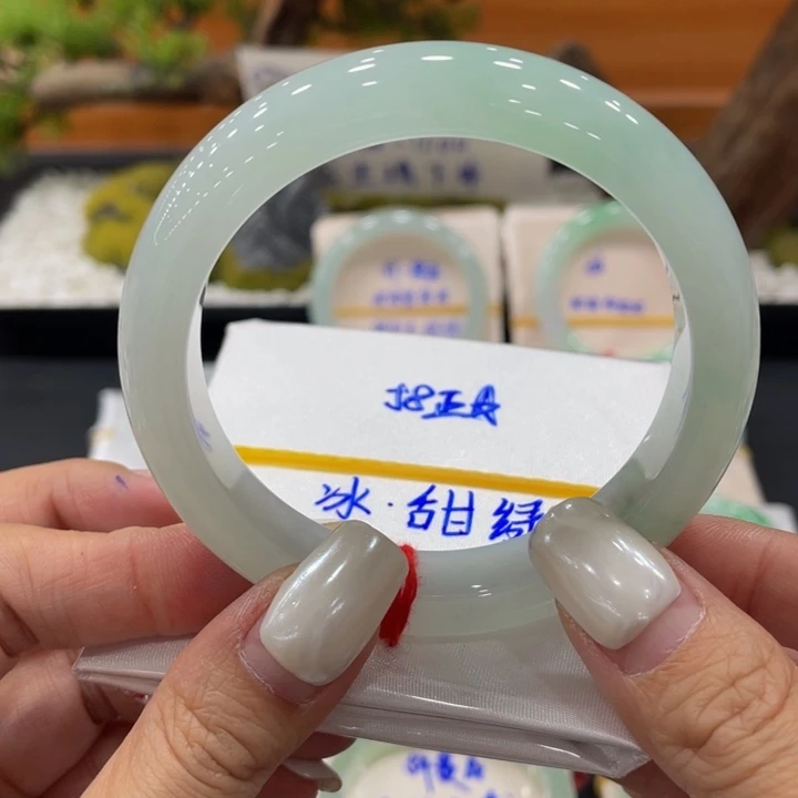 翡翠未镶嵌手镯缅甸翡翠