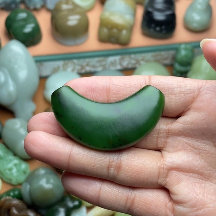 【闪购商品】颈饰未镶嵌和田玉俄碧辣绿弯管