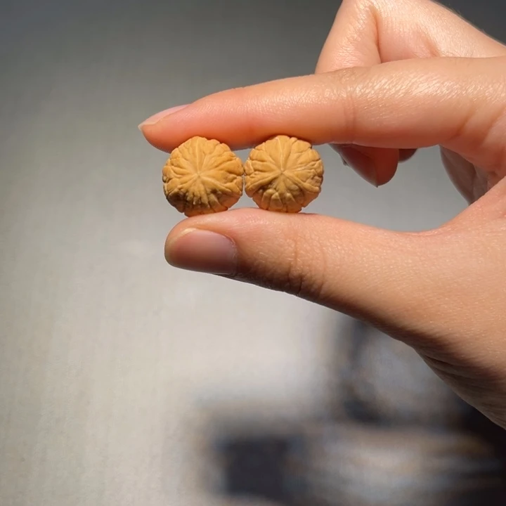 文玩核桃把件猴头三棱119