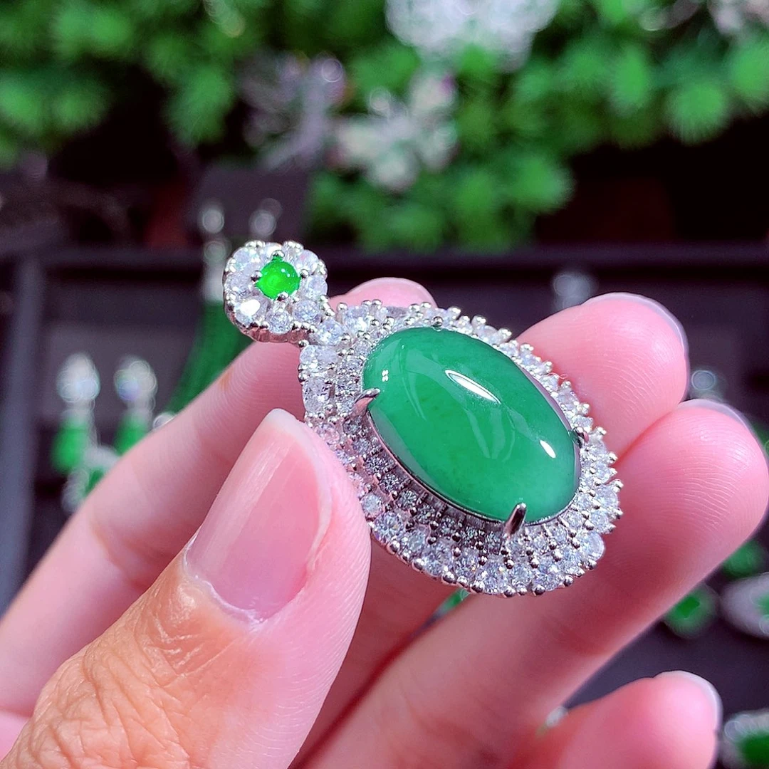 颈饰未镶嵌翡翠天然