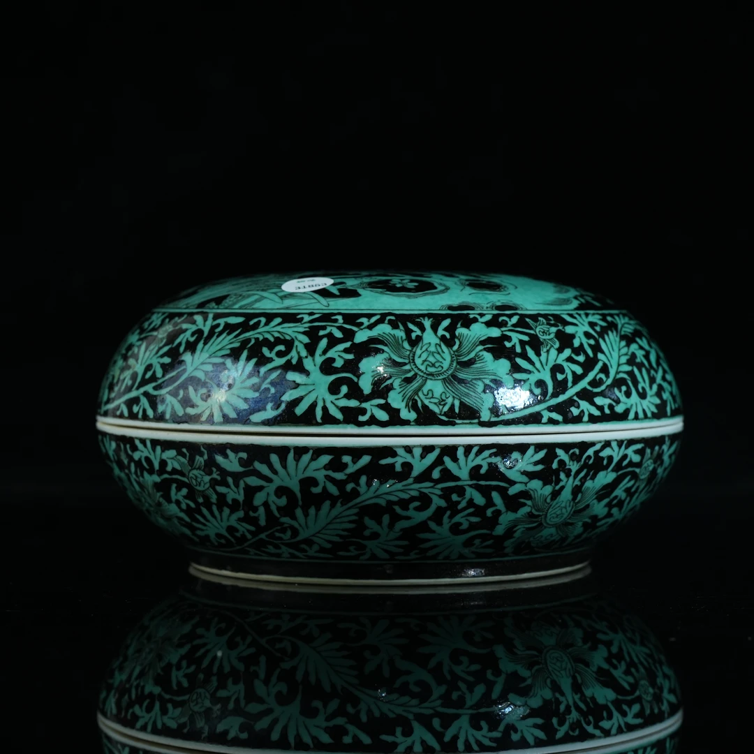 lot15512 4339 晚清 墨地绿彩洞石花卉捧盒 D:17 H:8