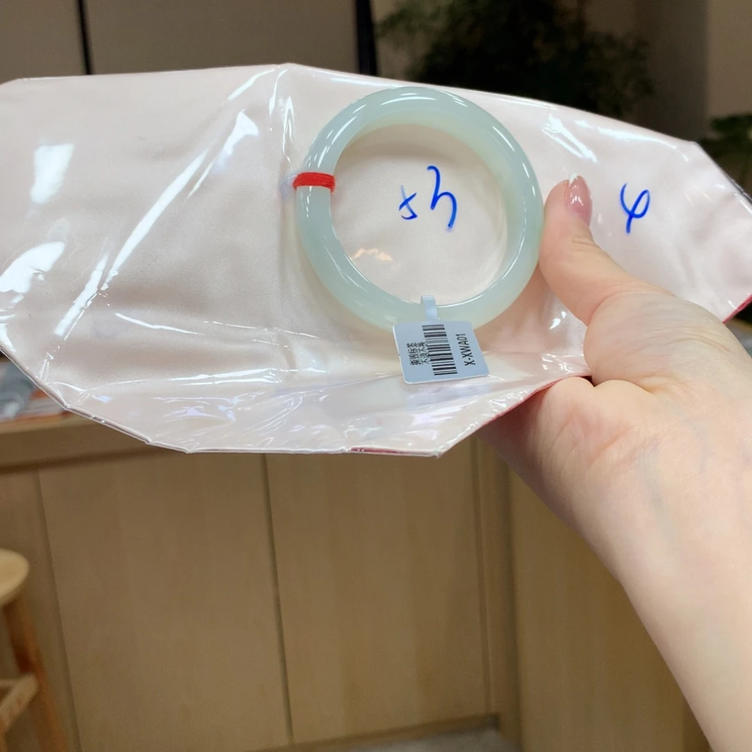 翡翠手镯未镶嵌熙**?不退不换