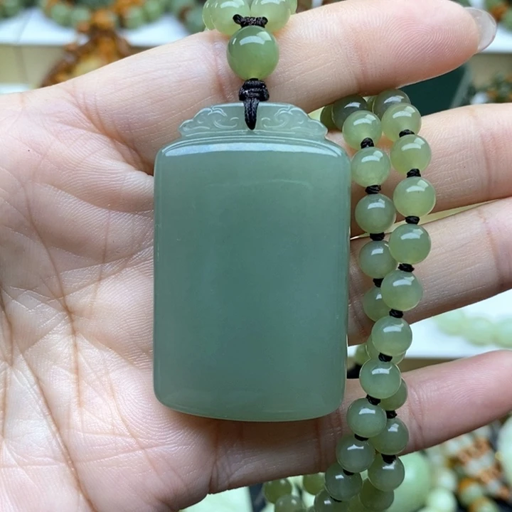 透闪石质玉未镶嵌颈饰风