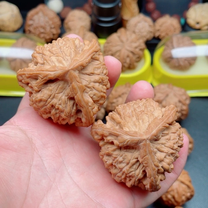 吊坠文玩核桃麒麟纹官帽三棱奔53×53×52