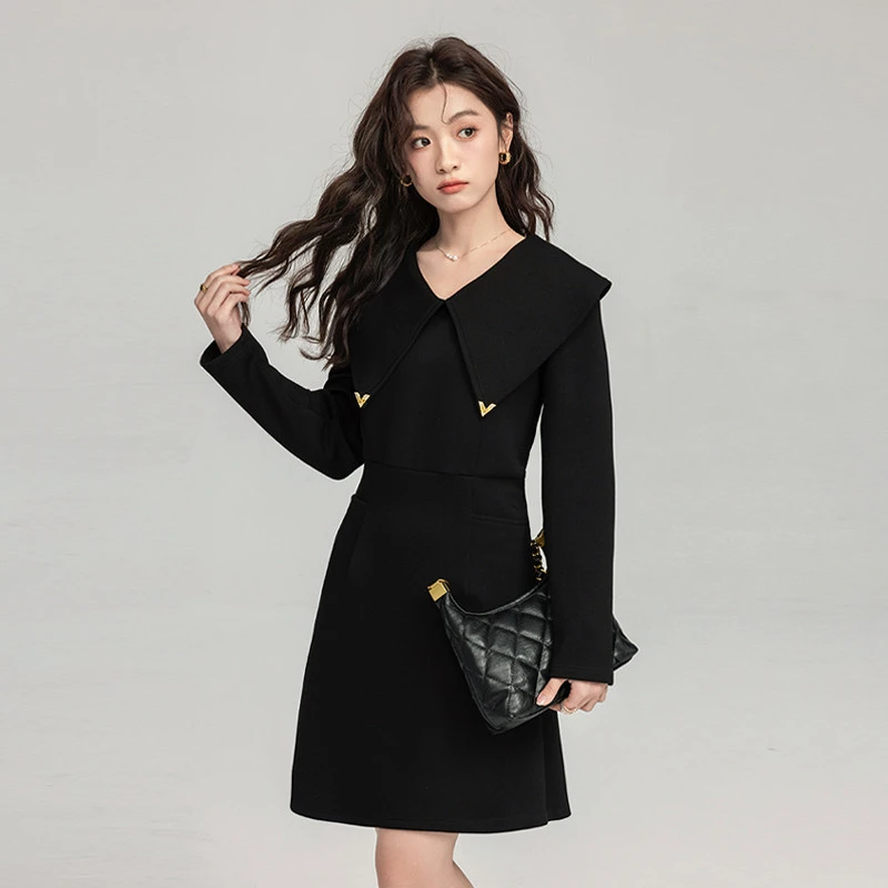 黑色长袖翻领独特女式连衣裙女高级感气质收腰显瘦时尚洋气裙春秋