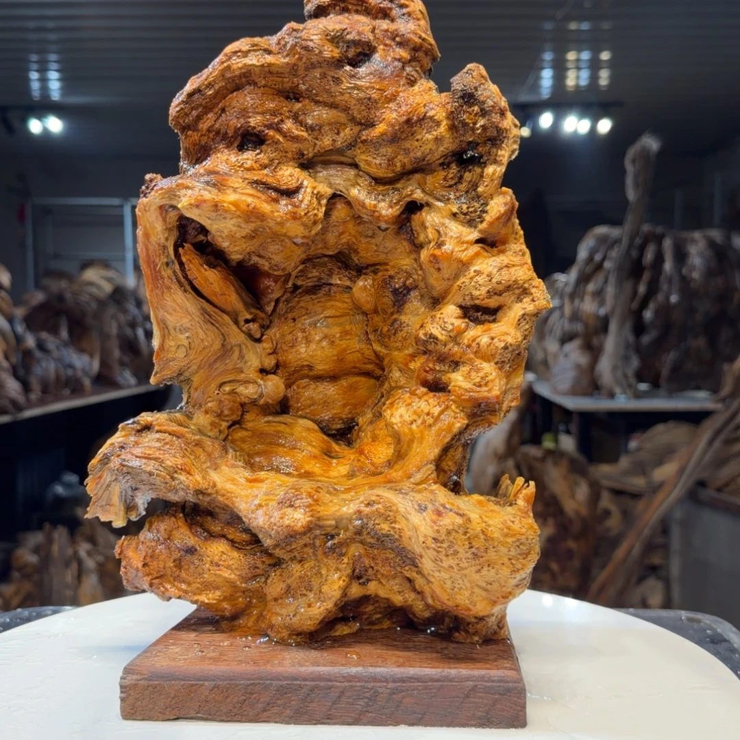 爱***财木王一刀琥珀木摆件60