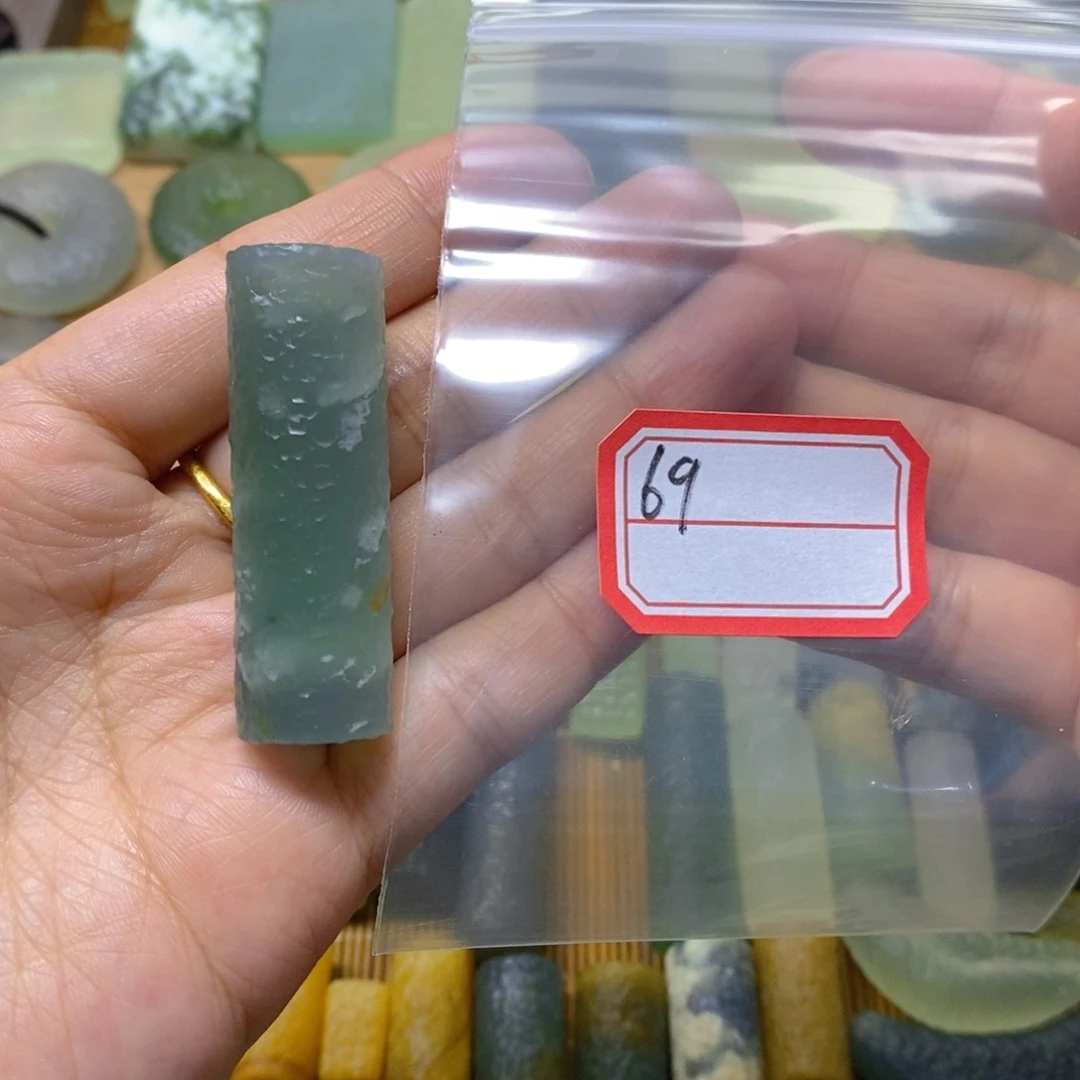 蛇纹石玉未镶嵌颈饰如**好