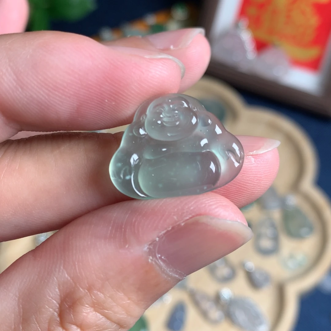 翡翠未镶嵌颈饰佛公