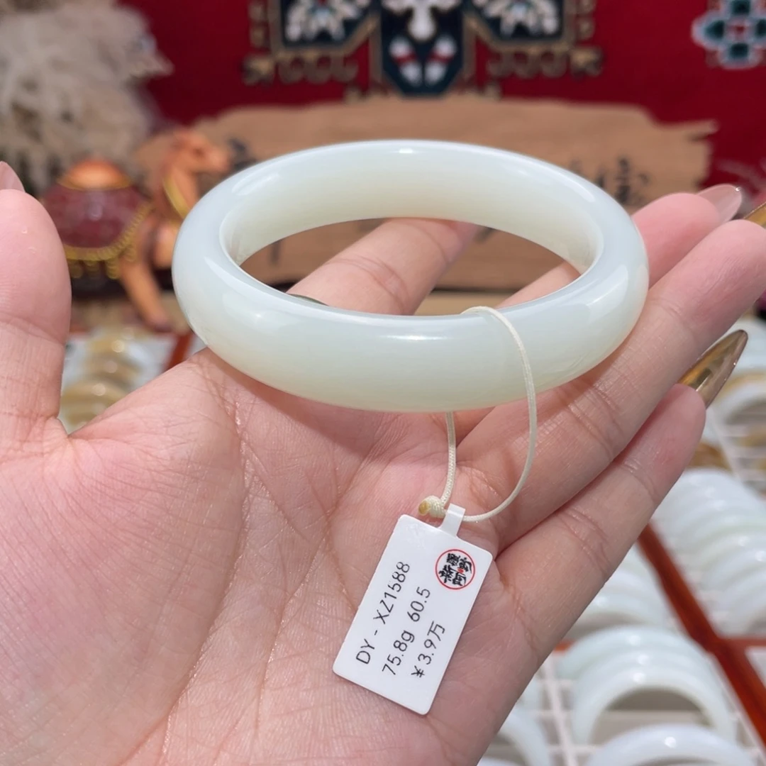 未镶嵌手镯和田玉女款和田玉手镯