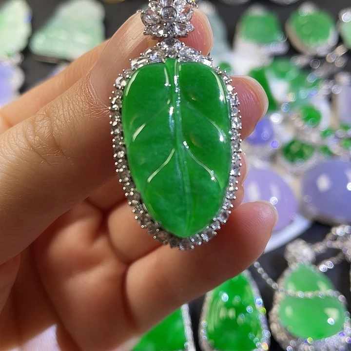 翡翠18K金镶嵌吊坠(不含链)满色叶子吊坠