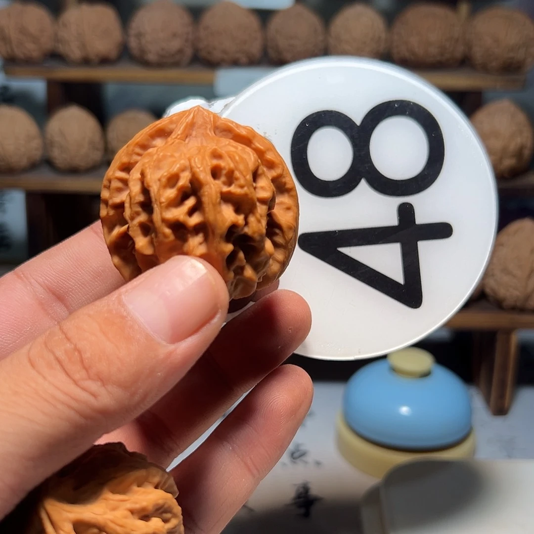 *****文玩核桃，白色48号