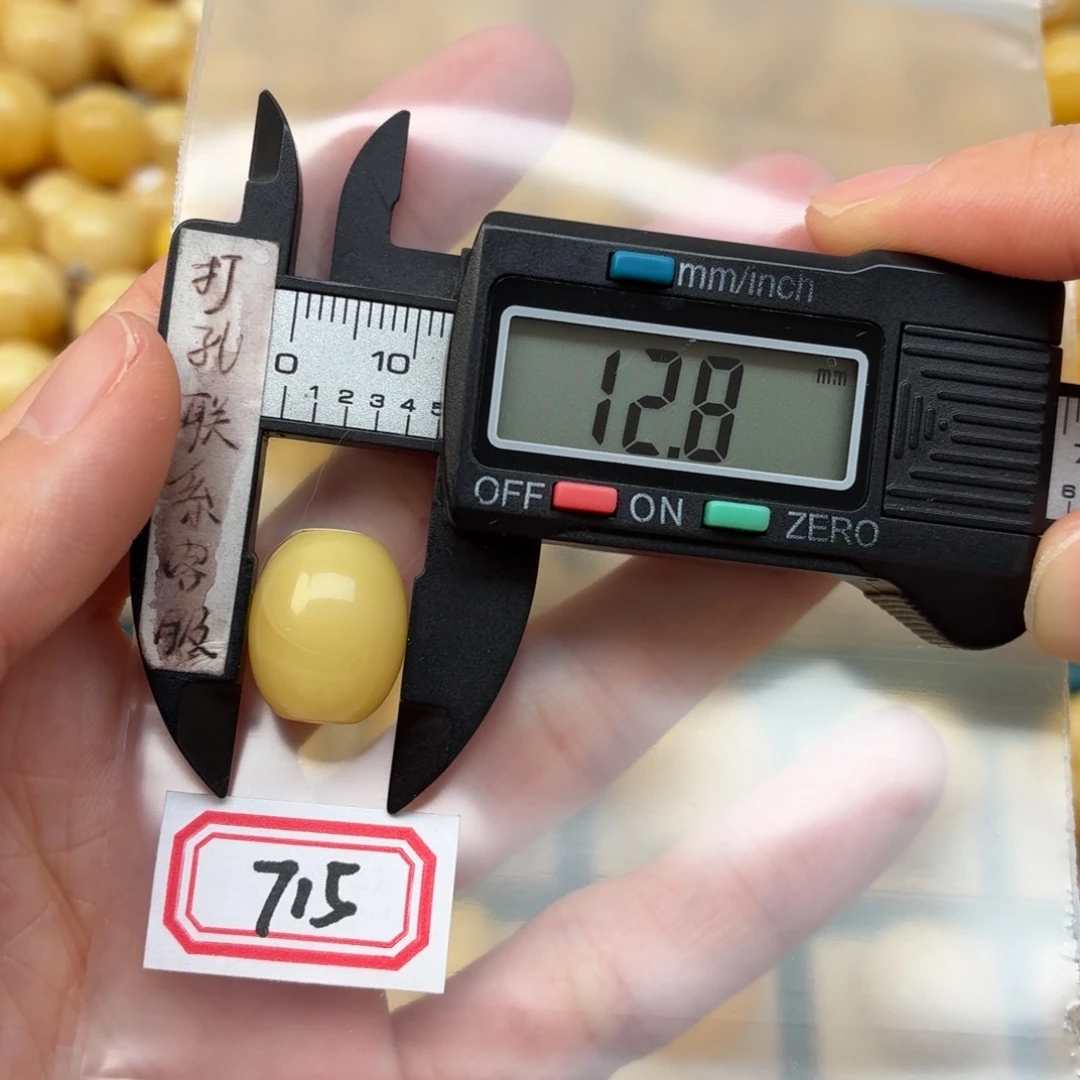 一***受蜜蜡未镶嵌裸石蜜蜡