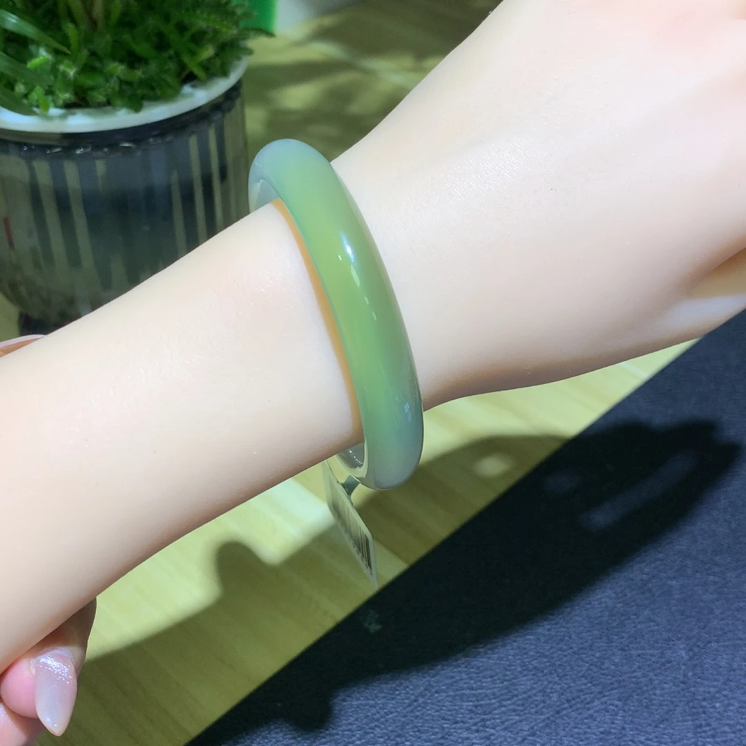 手镯玛瑙/玉髓未镶嵌半山水