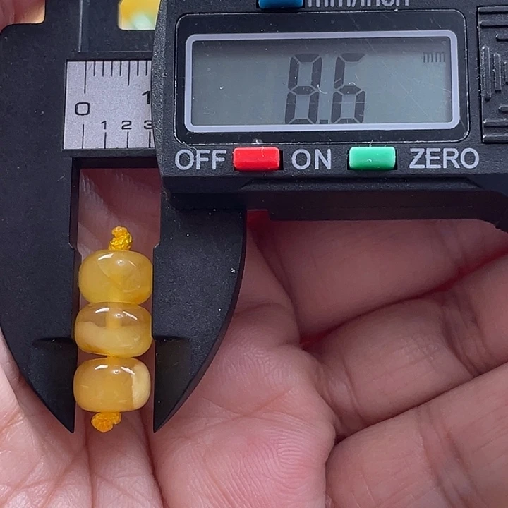 未镶嵌蜜蜡裸石3杂