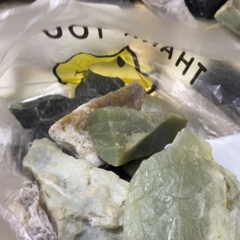 透闪石质玉未镶嵌珠宝半成品