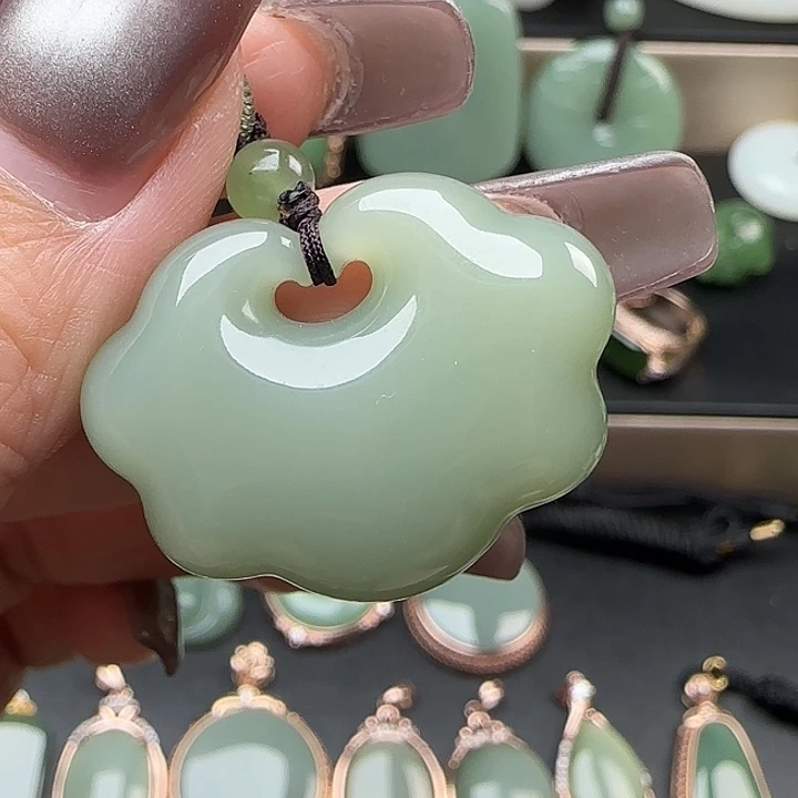 逗***粮颈饰未镶嵌和田玉